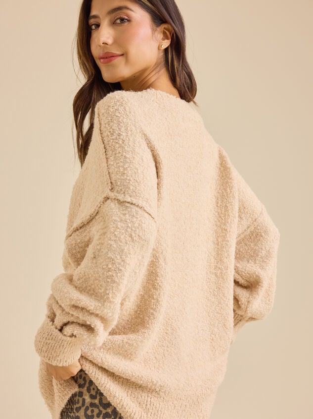 Ariana Oversized Sweater Detail 5 - TULLABEE
