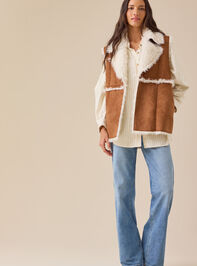 Carter Suede Fur Vest Detail 2 - TULLABEE