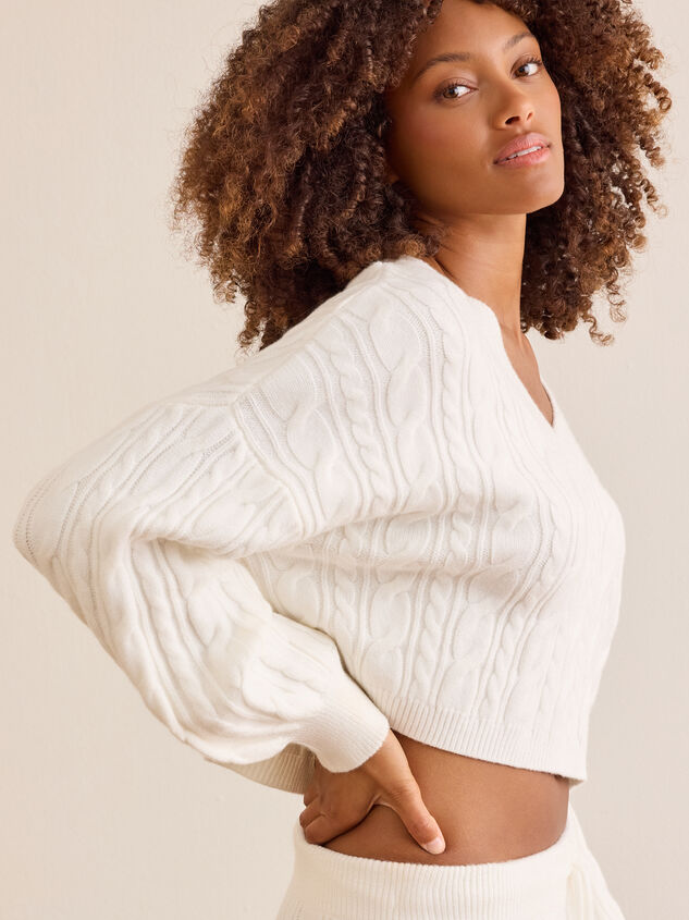Dreamline Cable Knit Sweater Detail 3 - TULLABEE