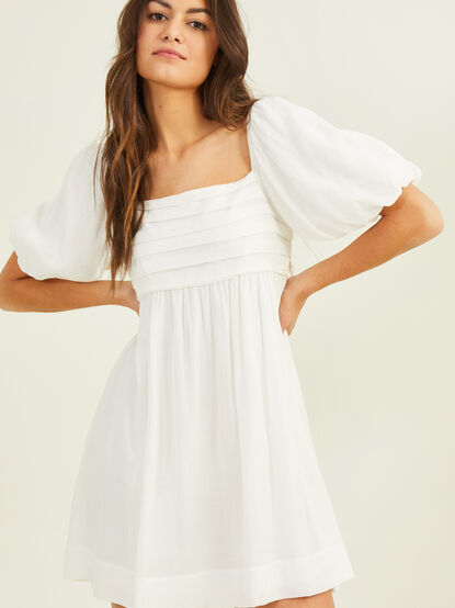 Alterd outlet state dresses
