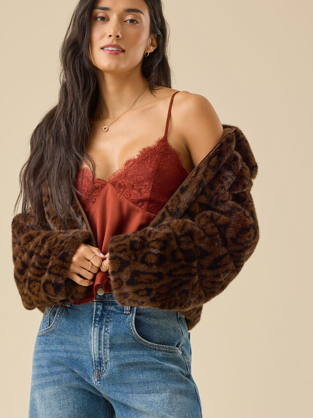 Galleria Sherpa Jacket Detail 3 - TULLABEE