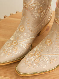 Corral Embroidered Western Booties Detail 4 - TULLABEE