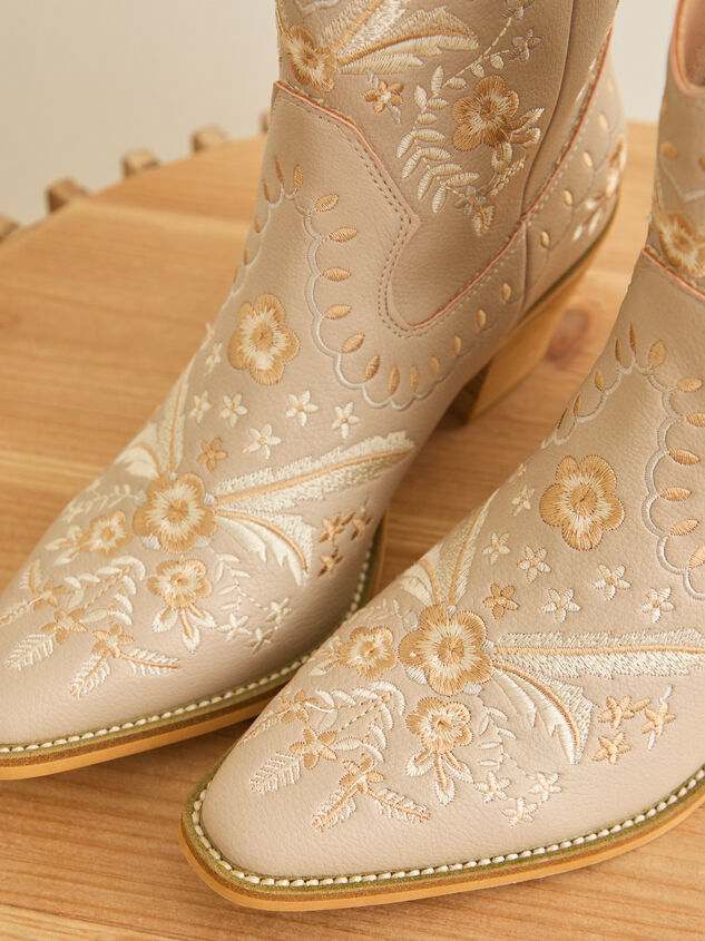 Corral Embroidered Western Booties Detail 4 - TULLABEE
