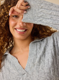 Alaiya Oversize Cable Sweater Detail 3 - TULLABEE