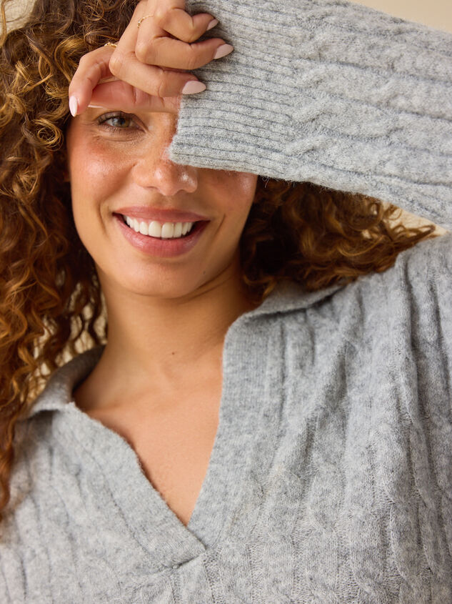 Alaiya Oversize Cable Sweater Detail 3 - TULLABEE