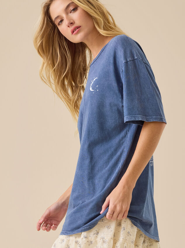 Late Night Readers Oversized Tee Detail 3 - TULLABEE