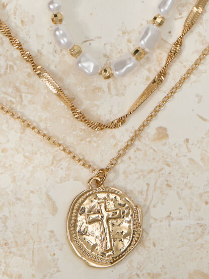 Everlasting Pearl Charm Necklace - TULLABEE
