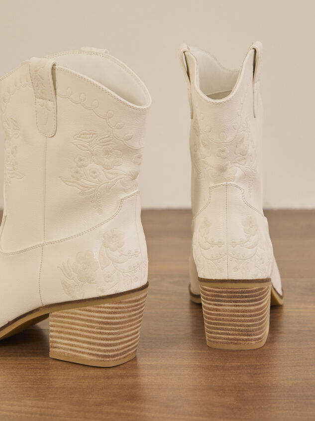 Melodi Wide Width Booties Detail 4 - TULLABEE