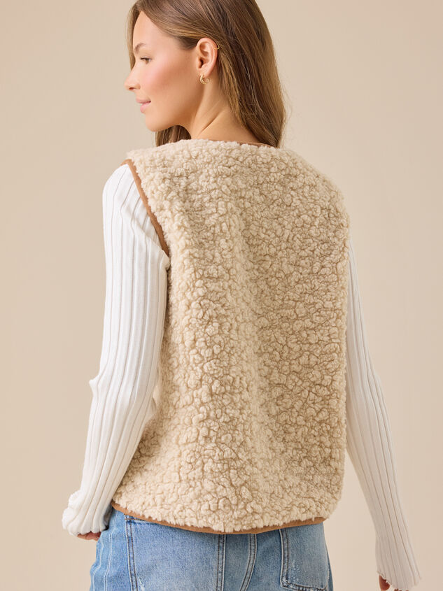 Edith Sherpa Tie Vest Detail 5 - TULLABEE