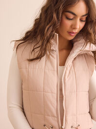 Camo Swap Puffer Vest Detail 6 - TULLABEE