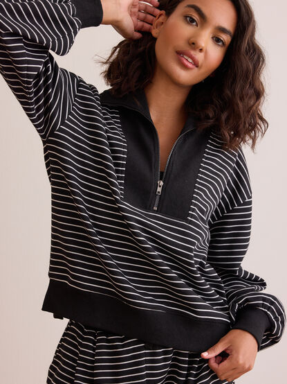 Stride Quarter Zip Pullover - TULLABEE