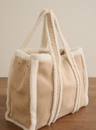 Yukon Sherpa Lined Tote Bag Detail 2 - TULLABEE