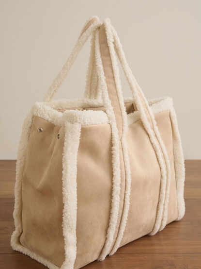 Yukon Sherpa Lined Tote Bag - TULLABEE