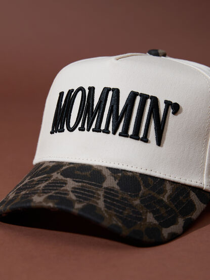 Mommin' Trucker Hat - TULLABEE