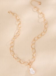 Baroque Pearl Toggle Necklace Detail 2 - TULLABEE