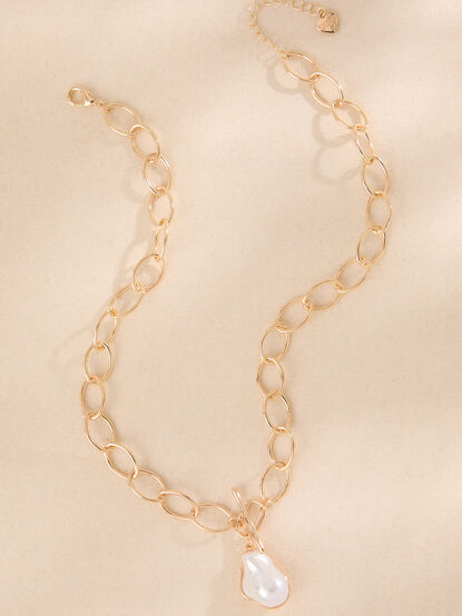 Baroque Pearl Toggle Necklace - TULLABEE