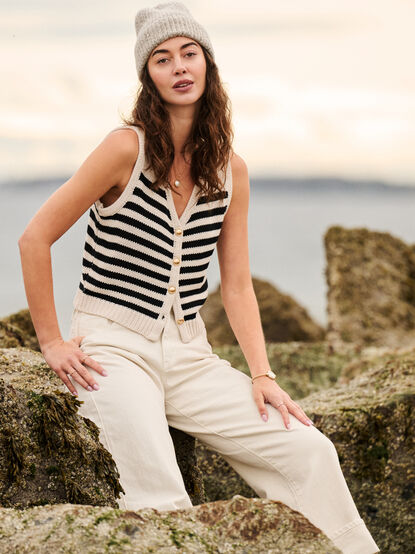 Murphy V-Neck Vest - TULLABEE