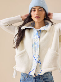 Nina Oversized Sherpa Vest Detail 3 - TULLABEE