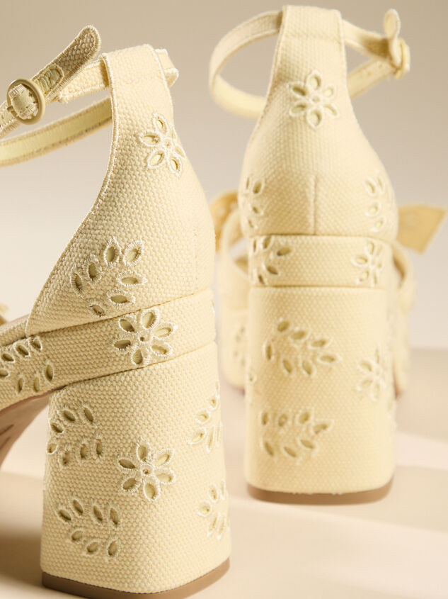 Liloa Eyelet Platform Heel Detail 4 - TULLABEE