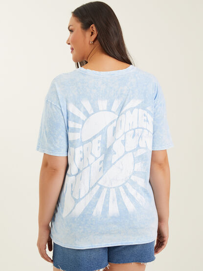 Here Comes The Sun Graphic Tee - TULLABEE