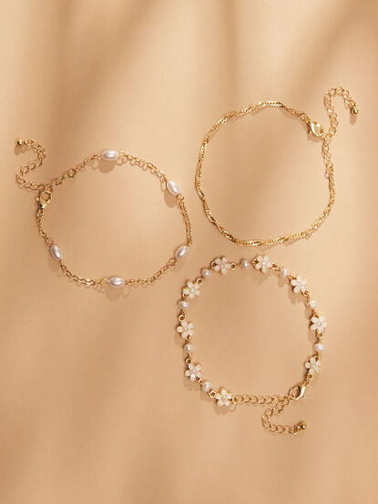 Pearl Flower Bracelet Set - TULLABEE