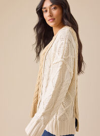 Emmaline Oversized Sweater Detail 3 - TULLABEE