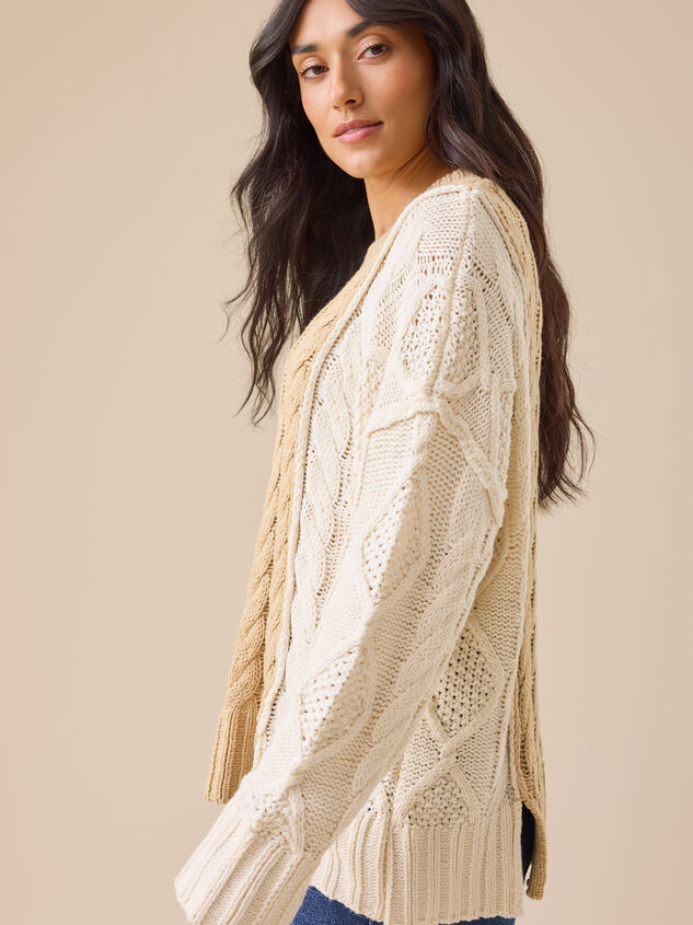 Emmaline Oversized Sweater Detail 3 - TULLABEE