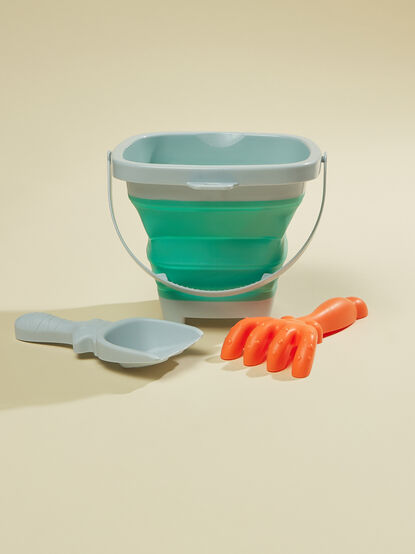 Collapsible Sand Bucket Set by MudPie - TULLABEE