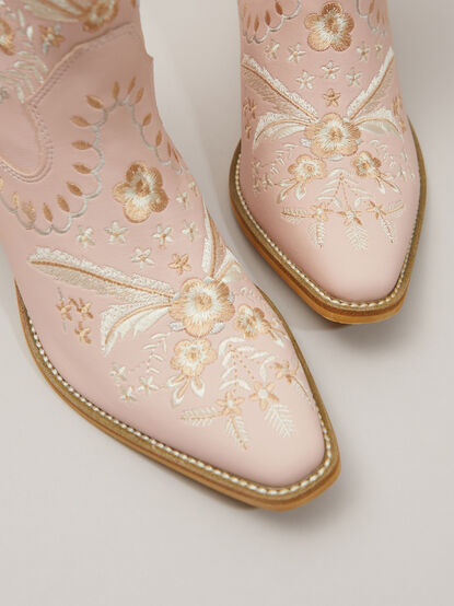 Corral Embroidered Western Booties - TULLABEE