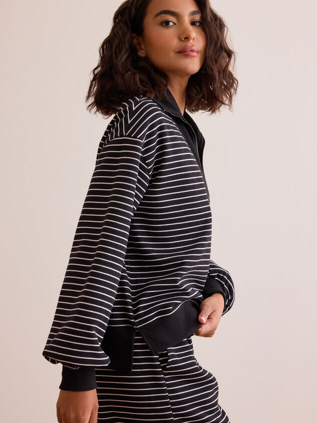 Stride Quarter Zip Pullover Detail 4 - TULLABEE
