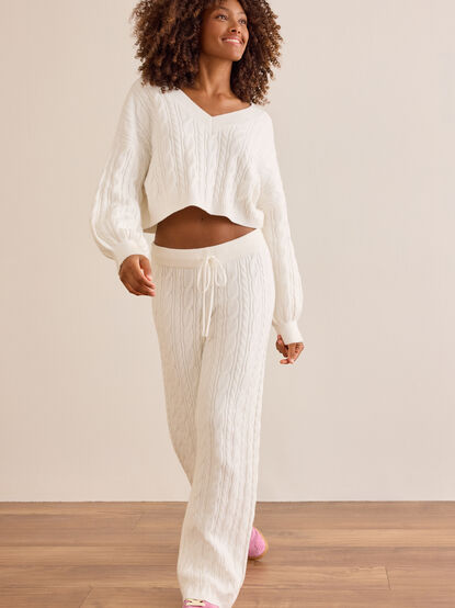 Dreamline Cable Knit Sweater - TULLABEE