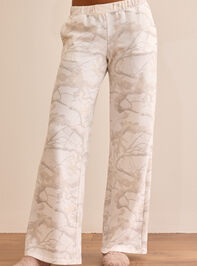 Modern Motion Camo Pants Detail 2 - TULLABEE