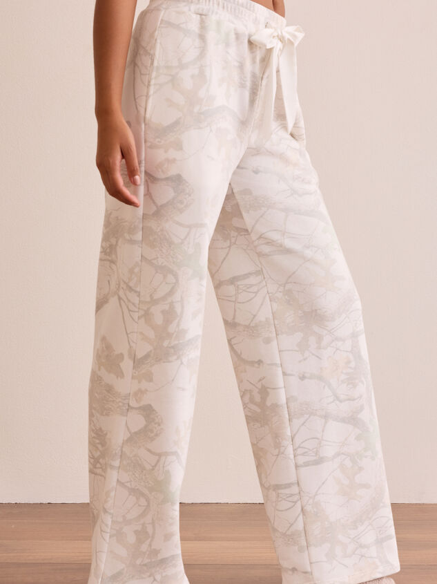Full Sprint Camo Wide Leg Sweatpants Detail 4 - TULLABEE