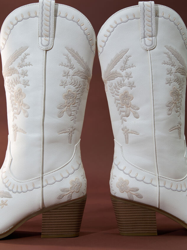 Ella Embroidered Western Boots Detail 3 - TULLABEE
