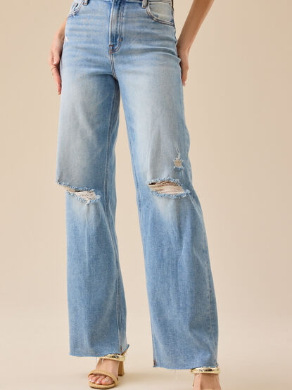 Raylin High Rise Distressed Jeans - TULLABEE