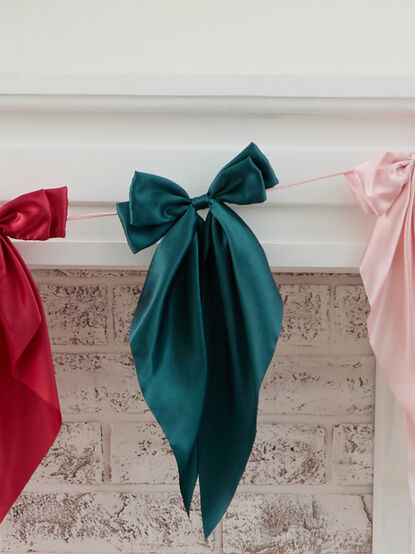 Satin Bow Garland - TULLABEE