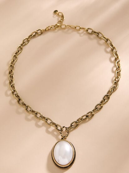 Pearl Oval Vintage Pendant Necklace - TULLABEE