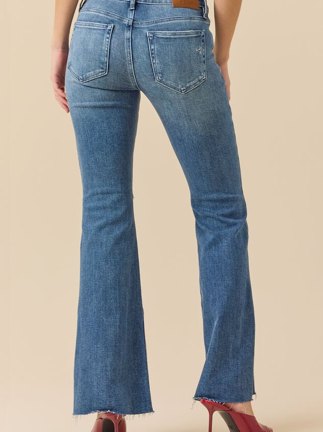 Kit Low Rise Flare Jeans Detail 5 - TULLABEE