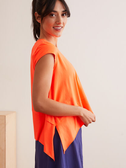 Swing And Sway Tee - TULLABEE