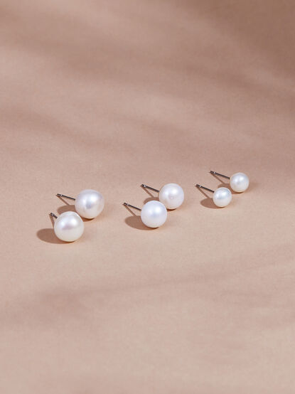Pearl Earring Set - TULLABEE