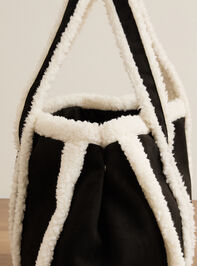 Yukon Sherpa Lined Tote Bag Detail 3 - TULLABEE