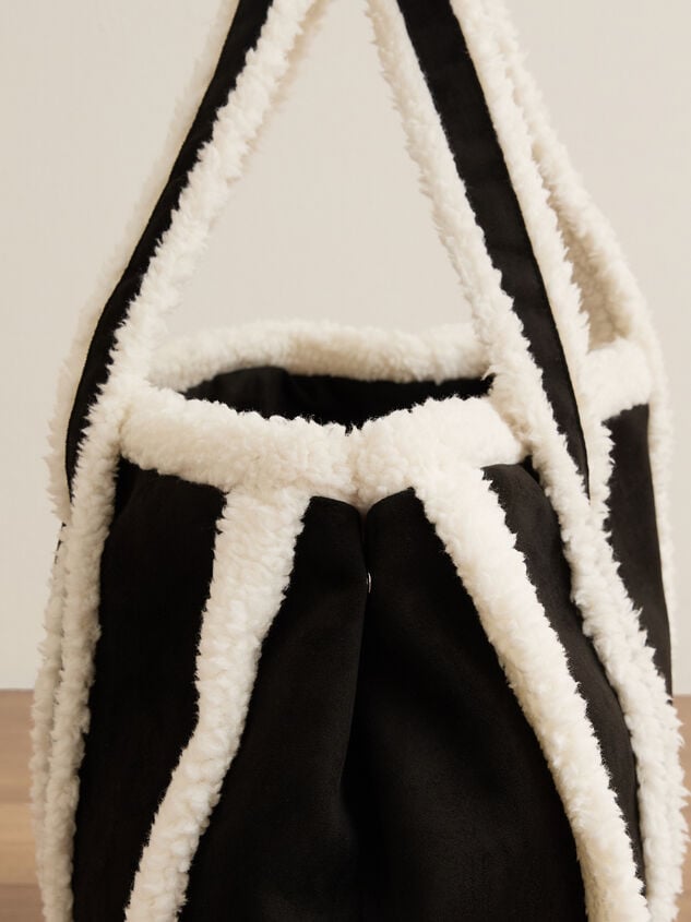 Yukon Sherpa Lined Tote Bag Detail 3 - TULLABEE
