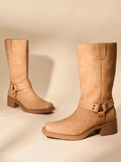 Autumn Buckle Boots By Matisse - TULLABEE