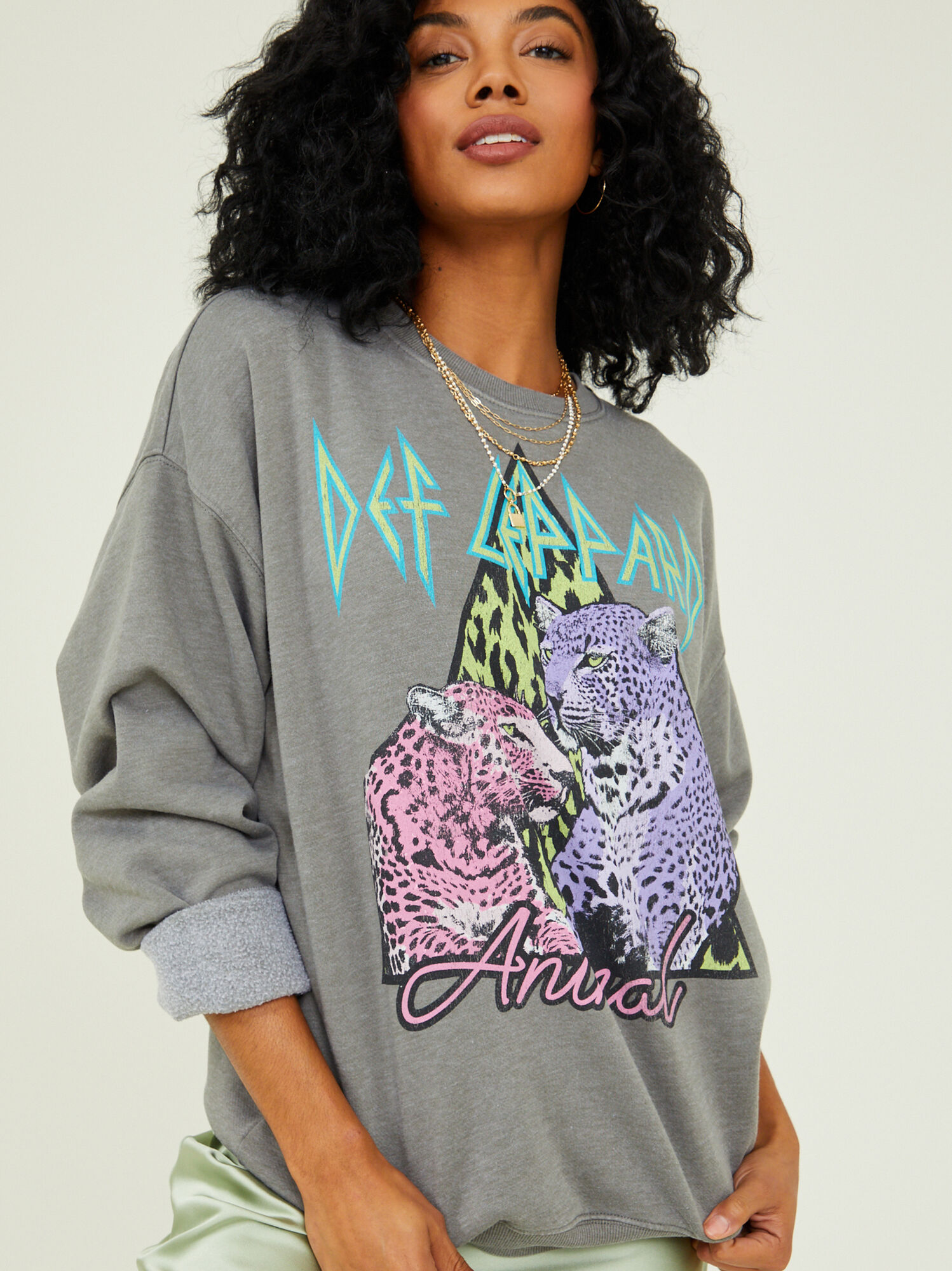 Def Leppard Fleece Sweatshirt in Army Green Altar d State