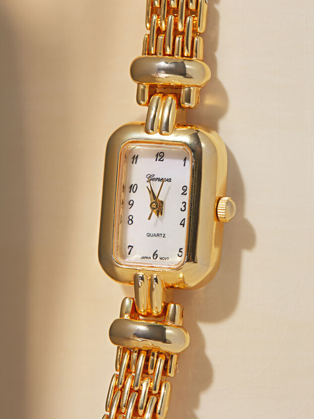 Dainty Rectangle Watch Detail 2 - TULLABEE