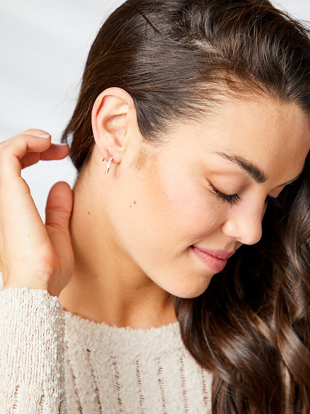Azlynn Earring Set Detail 4 - TULLABEE
