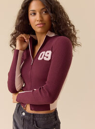 09 Zip Up Cardigan Sweater Detail 3 - TULLABEE