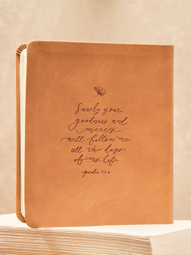 Hosanna Revival Prayer Journal - Amelia Theme Detail 4 - TULLABEE
