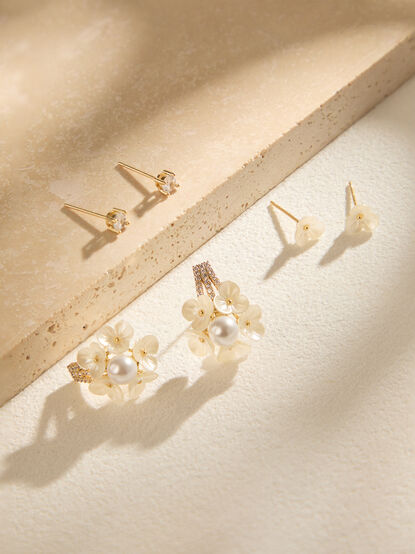 Flower Pearl Cluster Earring Set - TULLABEE