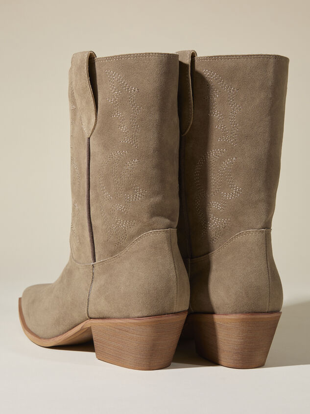 Nelly Suede Boot Detail 4 - TULLABEE